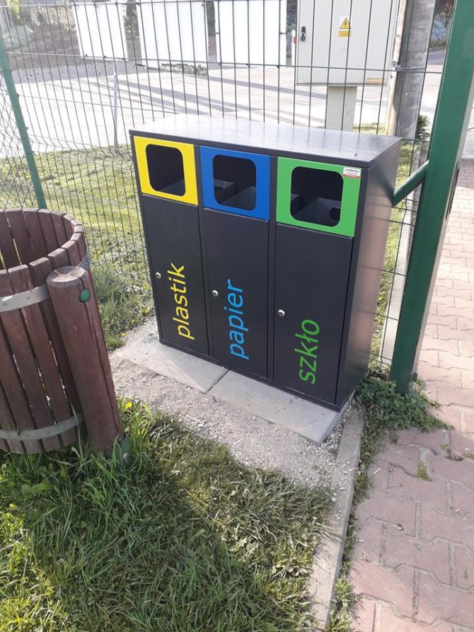 Nowe śmietniki przy placu zabaw przy C1 i&nbsp;C22