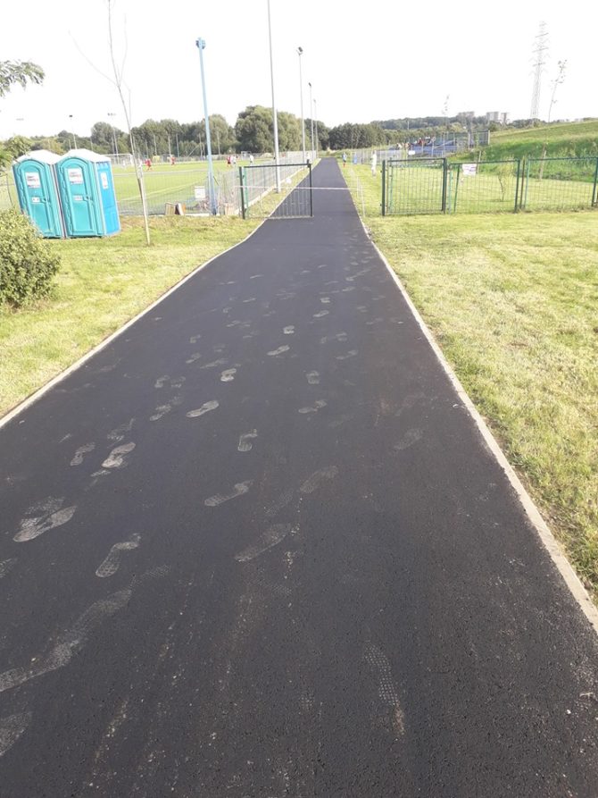 Ścieżka asfaltowa przy TS&nbsp;Węgrzce