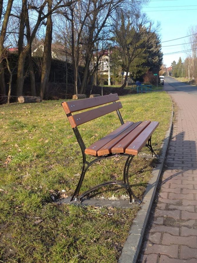 Nowe ławki na&nbsp;terenie Węgrzc