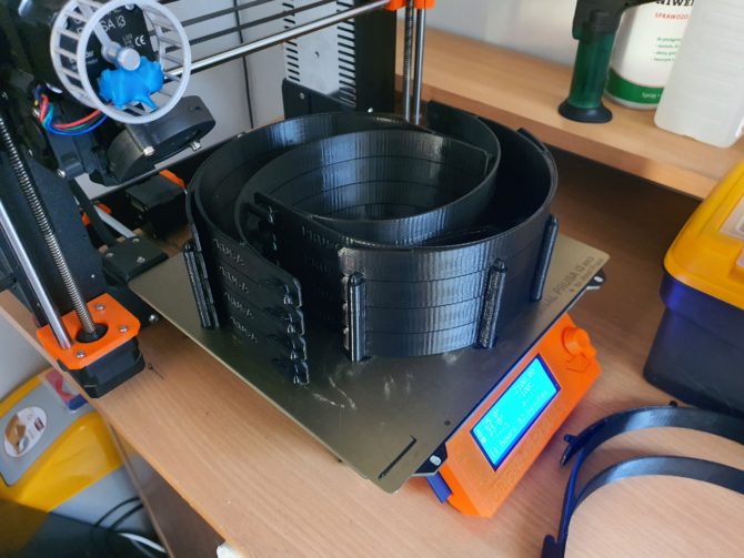 Produkcja przyłbic dla szpitali w&nbsp;naszej okolicy