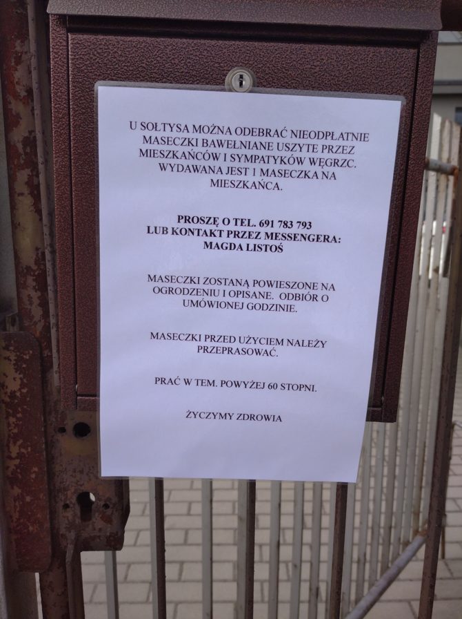 Wydawanie maseczek dla mieszkańców Węgrzc