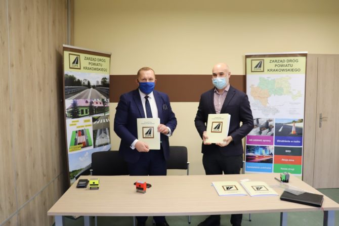 Umowa na&nbsp;przebudowę dróg powiatowych relacji Węgrzce – Batowice podpisana