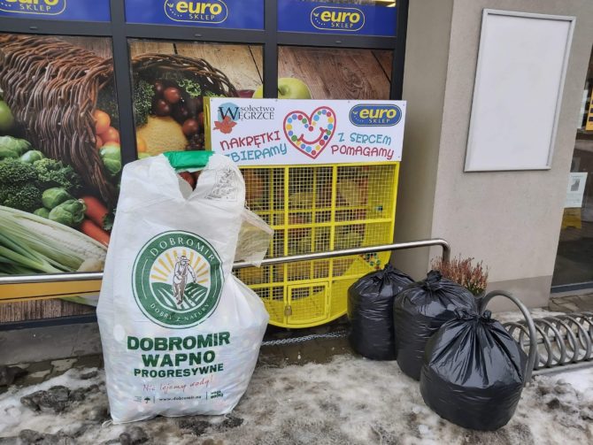 Dziś został opróżniony pojemnik z&nbsp;nakrętkami przy sklepie Euro przy ul.&nbsp;B4