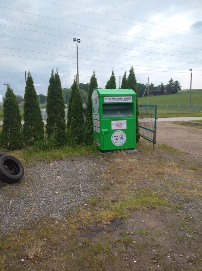Na&nbsp;PSZOKu w&nbsp;Węgrzcach pojawił się pojemnik na&nbsp;ubrania