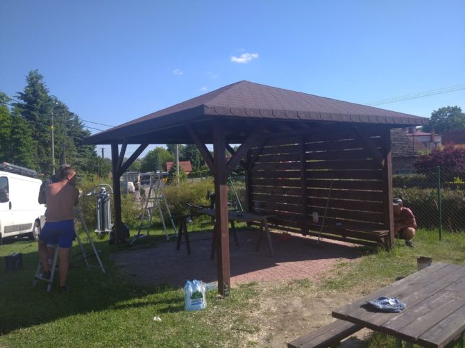 Nowa wiata na&nbsp;placu zabaw przy Kuźni