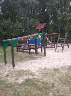 Można już korzystać z&nbsp;odświeżonego domku na&nbsp;placu zabaw przy pętli