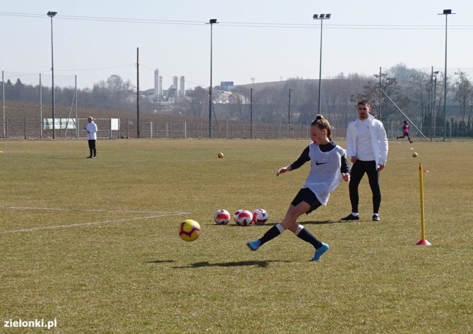 Na&nbsp;obiekcie TS&nbsp;Węgrzce trenowały młode piłkarki reprezentacji U-17 z&nbsp;Francji