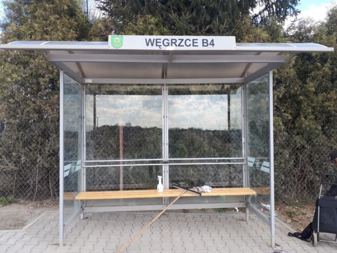 Mycie wiat na&nbsp;terenie Węgrzc przez&nbsp;osoby, które zdewastowały przystanek przy rondzie przy ul.&nbsp;A4 zostało zakończone