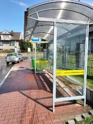 Szyby na&nbsp;przystanku Centrum przy A4 zostały wprawione