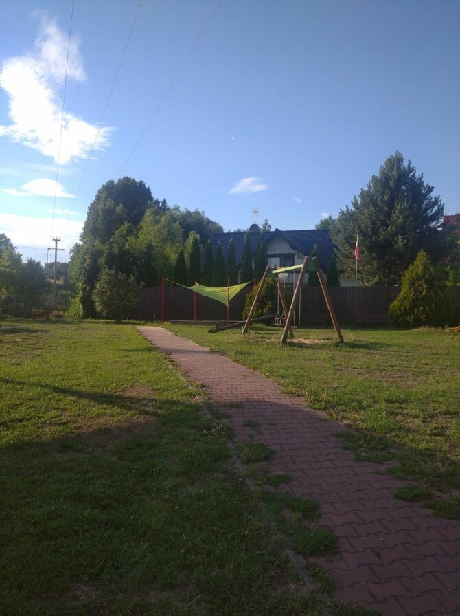 Namiot nad&nbsp;piaskownicą na&nbsp;placu zabaw przy Kuźni