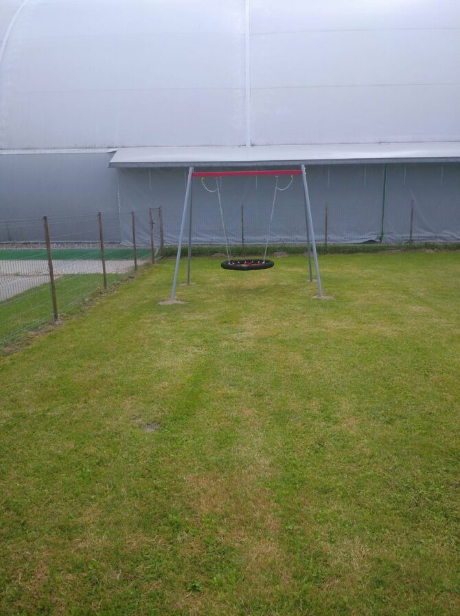 Nowa huśtawka przy TS&nbsp;Węgrzce