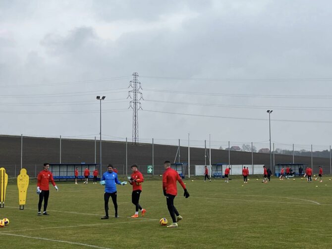 Goście trenują na&nbsp;terenie Ts&nbsp;Węgrzce