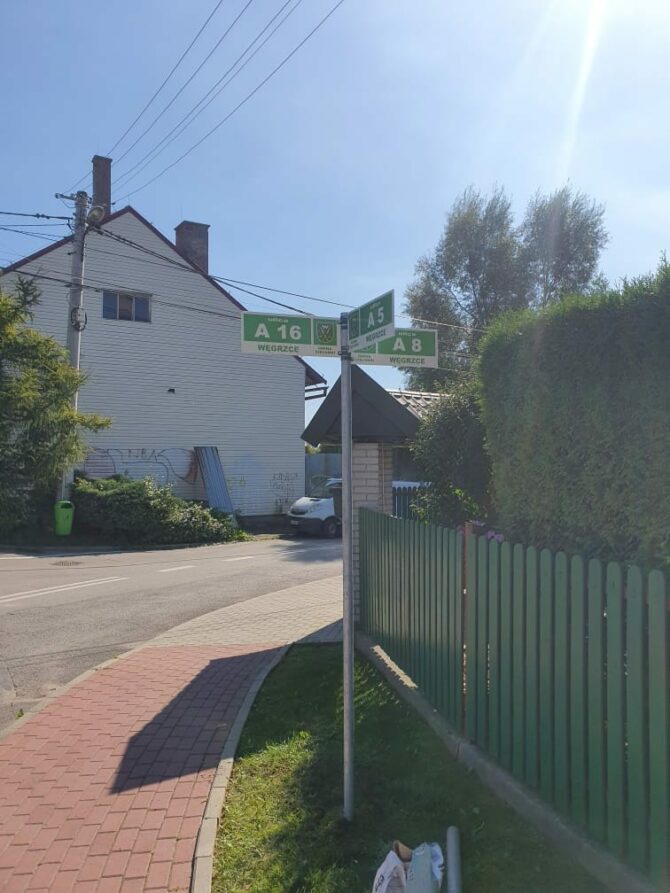 Wymiana części tablic w&nbsp;Węgrzcach