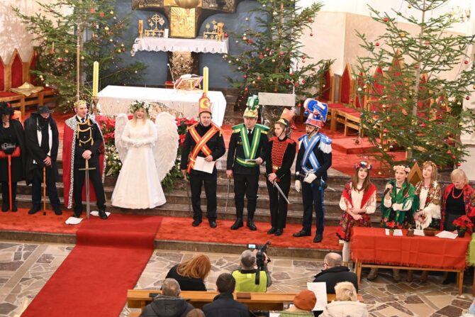 Relacja z&nbsp;przedstawienia „Jak to&nbsp;kiedyś Kolędnicy po&nbsp;Węgrzcach chodzili…”