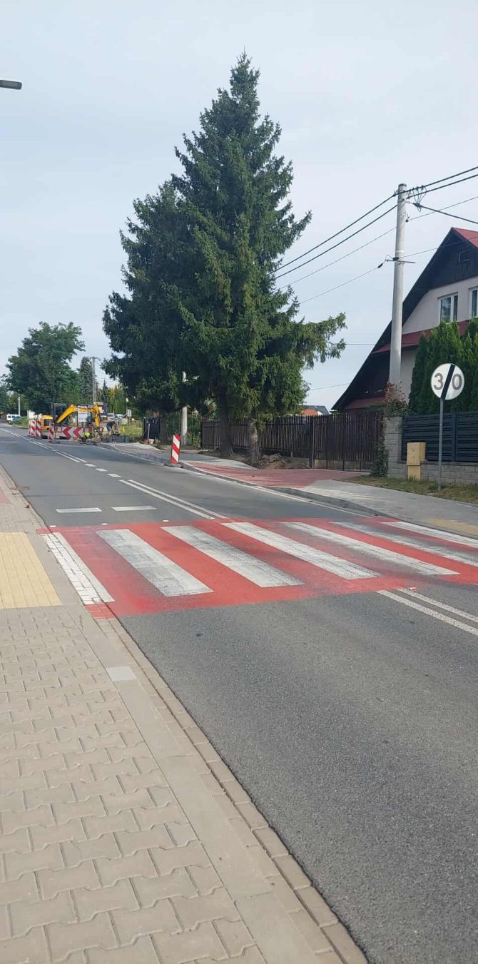 Prace związane z&nbsp;budową odcinka chodnika wzdłuż ul.&nbsp;B4