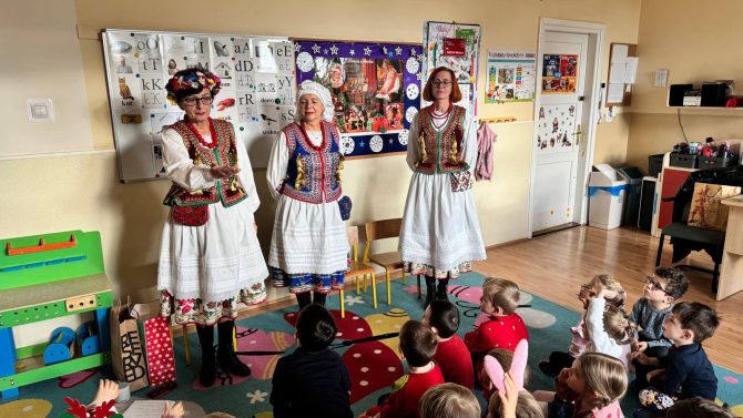 Relacja z&nbsp;warsztatów ludowych w&nbsp;Przedszkolu Samorządowym w&nbsp;Węgrzcach