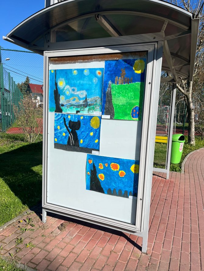 Nowa wystawa na&nbsp;przystankach autobusowych w&nbsp;Węgrzcach